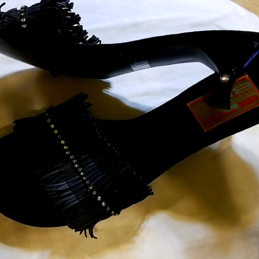 Magic Bus Kitty heels